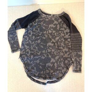 Free People XS Gray Patterned Knit Top With Zipper Detail & Raglan Sleeves